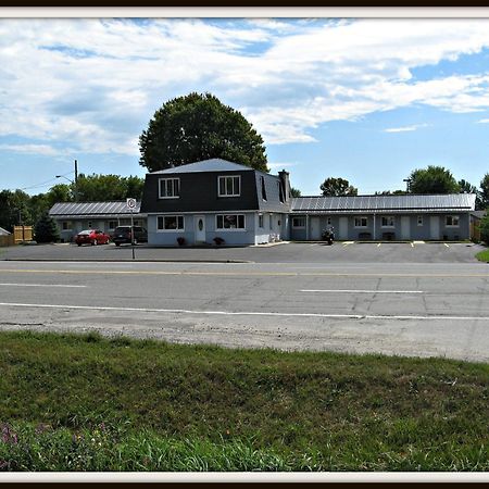 Perth Plaza Inn & Suites Εξωτερικό φωτογραφία