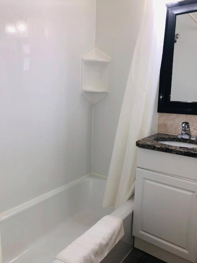 Perth Plaza Inn & Suites Εξωτερικό φωτογραφία