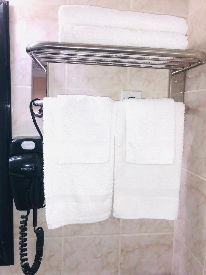 Perth Plaza Inn & Suites Εξωτερικό φωτογραφία