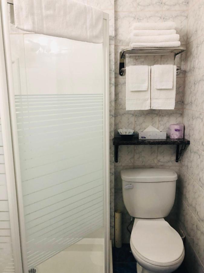 Perth Plaza Inn & Suites Εξωτερικό φωτογραφία