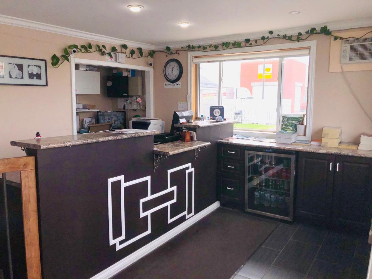 Perth Plaza Inn & Suites Εξωτερικό φωτογραφία