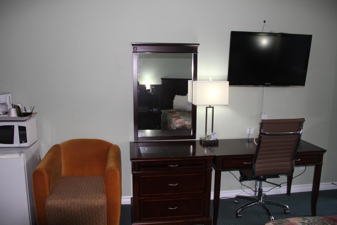 Perth Plaza Inn & Suites Εξωτερικό φωτογραφία