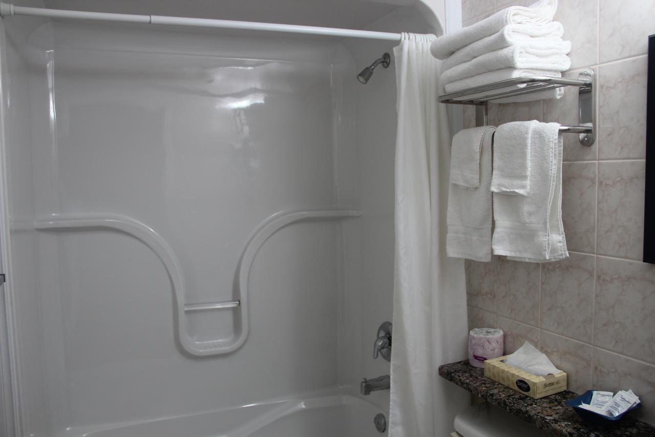 Perth Plaza Inn & Suites Εξωτερικό φωτογραφία