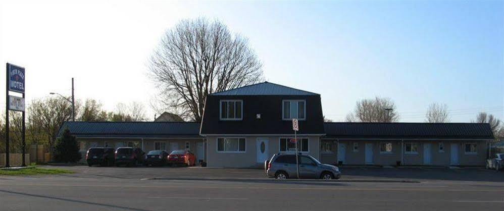 Perth Plaza Inn & Suites Εξωτερικό φωτογραφία